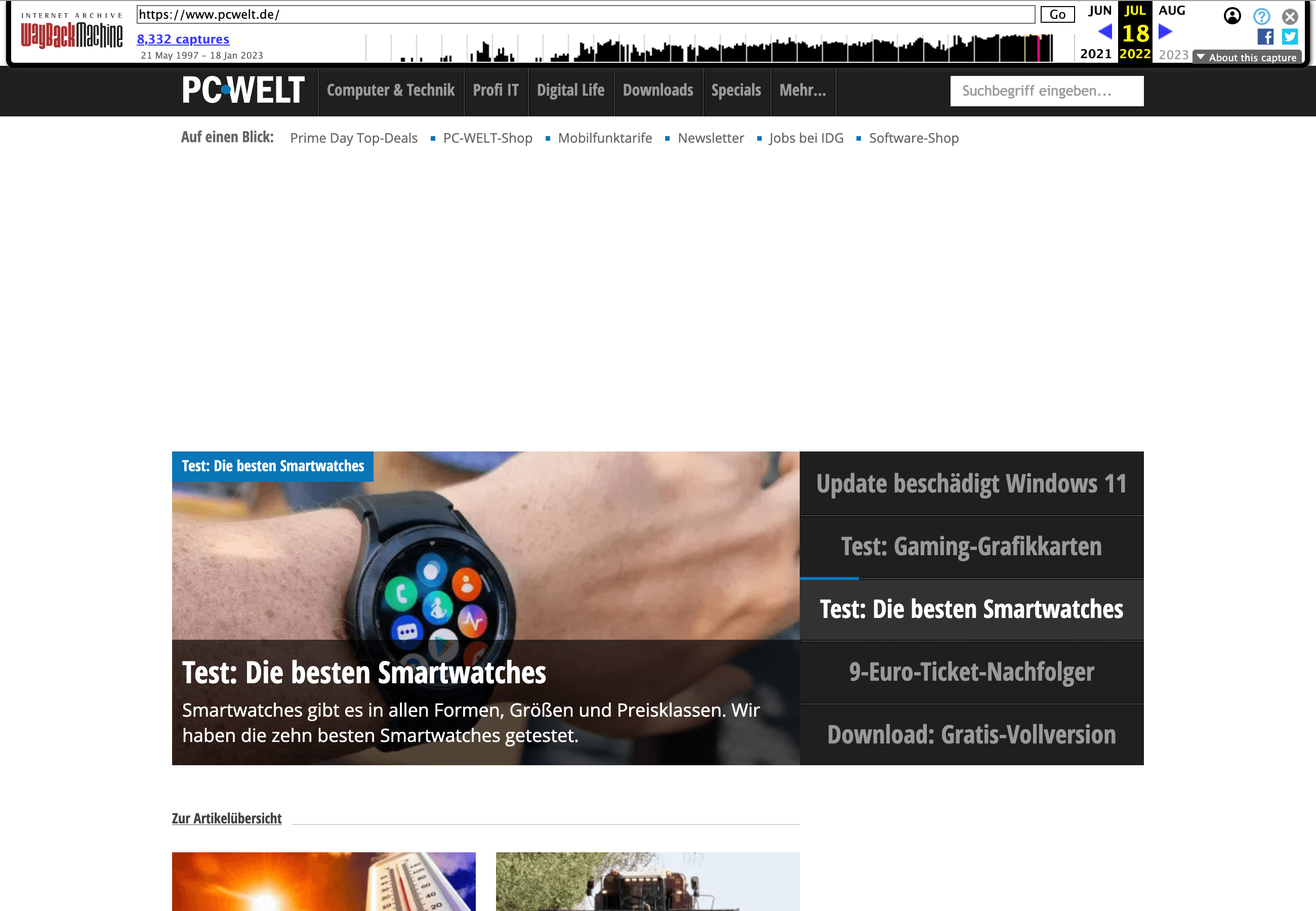 Das alte Design der Homepage von pcwelt.de ist dunkel gehalten und lädt nicht sofort zum Klick auf einen der Artikel ein.