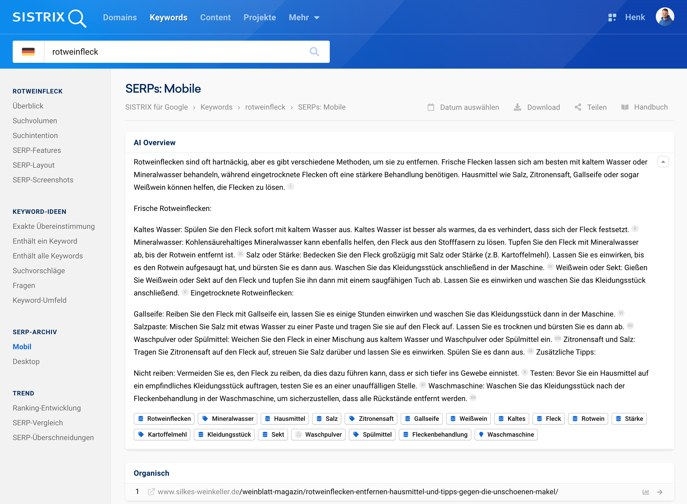 AI Overview für das Keyword „rotweinfleck“ mit ausführlichen Tipps zur Entfernung frischer und eingetrockneter Flecken.